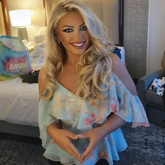 Meet your Posher, Tusdae - Picture 1 of 1